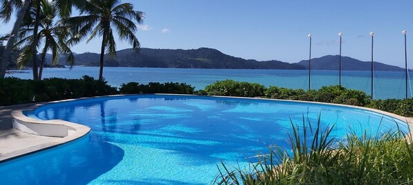 3 Außenpools, Liegestühle