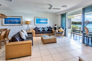 Apartment, 2 Bedrooms, 2 Bathrooms, Sea View | Living area