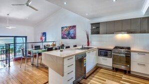 Appartement, 2 chambres, 2 salles de bains, vue océan | Cuisine privée