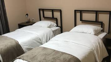 Chambre Standard avec lits jumeaux, 2 lits une place, vue jardin