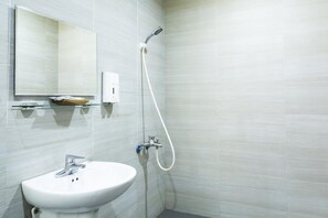 Free toiletries, hair dryer, slippers, towels - OAOA Anping House (Tainan)