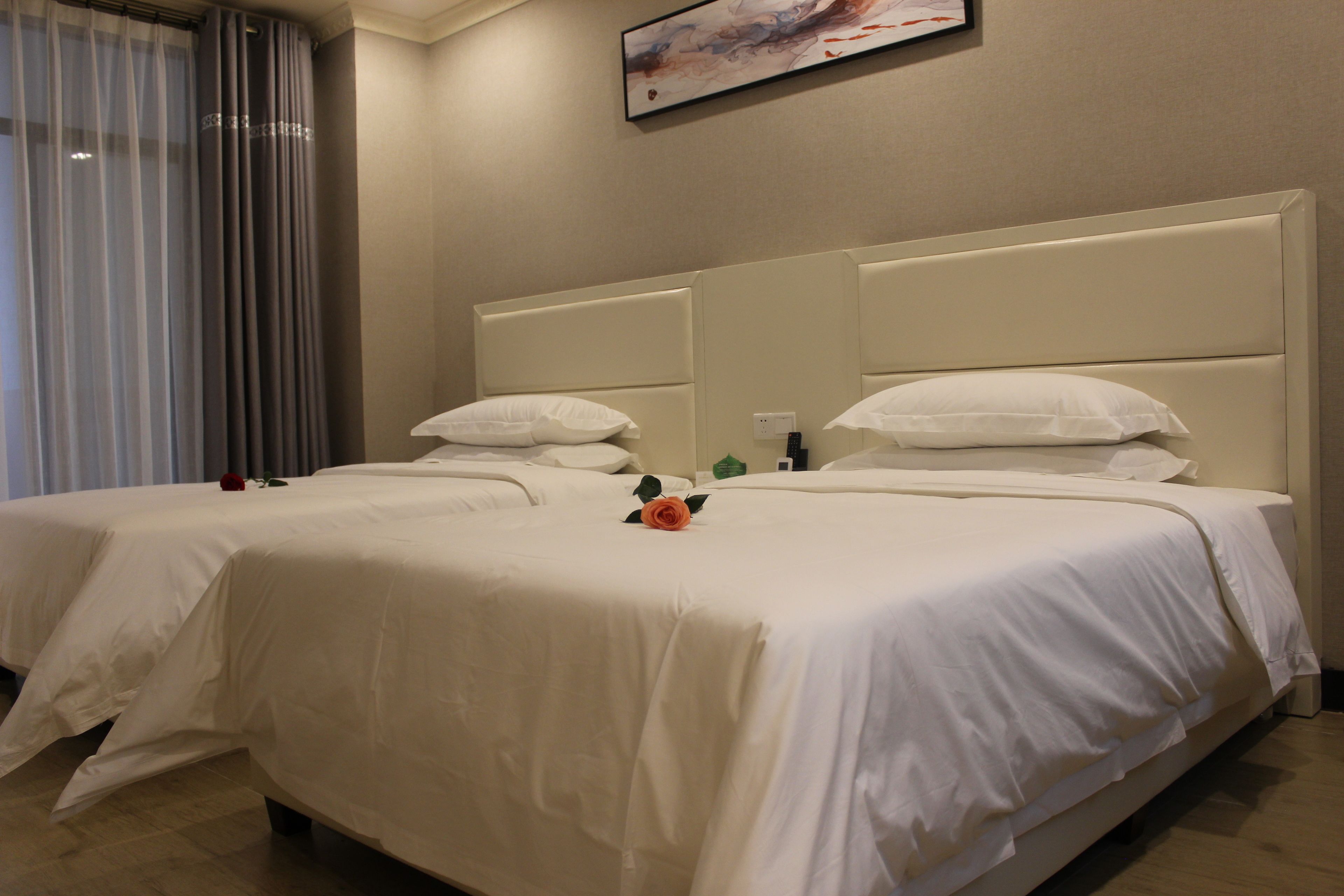deluxe twin room | desk, blackout curtains, rollaway beds, free wifi