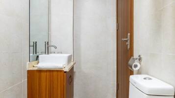 Regadera, regadera tipo lluvia, amenidades de baño gratuitas