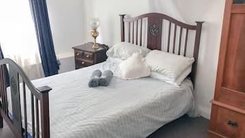 Standard Queen Room, Shared Bathroom