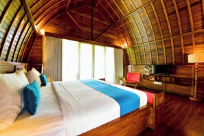 Vila (The Lumbung Wood 1) | 1 kamar tidur, minibar, brankas, dan meja kerja