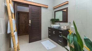 Deluxe Villa, 3 Bedrooms | Bathroom sink - Big Brother Villa (Canggu)