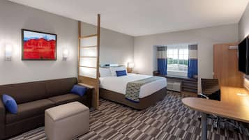 Suite estudio, 1 cama King size, para no fumadores | Camas con pillow-top, decoración personalizada y muebles diferentes