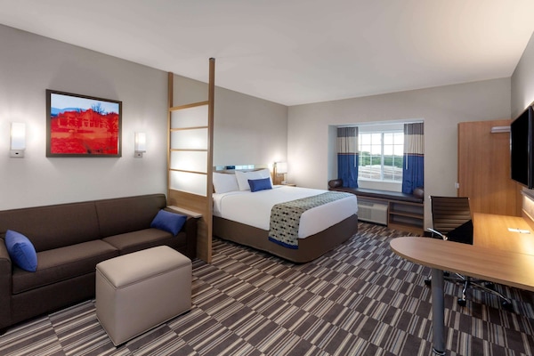 Suite Studio, 1 très grand lit, non-fumeurs | Surmatelas, décoration personnalisée, ameublement personnalisé