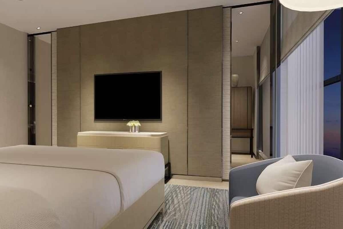 Suite, 1 cama de matrimonio grande, fumadores, vistas al río | Colchones con acolchado adicional, minibar, caja fuerte y escritorio