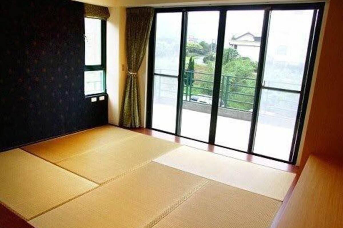 Desk, rollaway beds, free WiFi, bed sheets