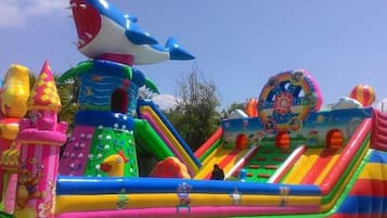 室外兒童遊樂區