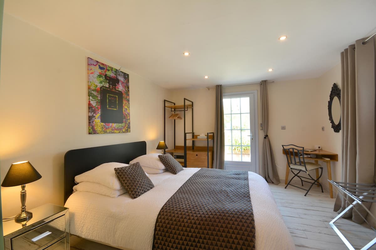 Double Room (Julien)