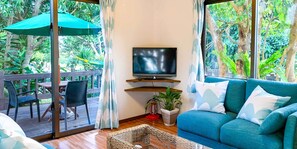 Villa, Nichtraucher (KACHIBAI) | Wohnbereich | Flachbildfernseher