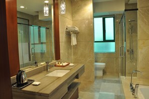 Deluxe Double Room | Bathroom - Grand Villa Hotel (Guangzhou)