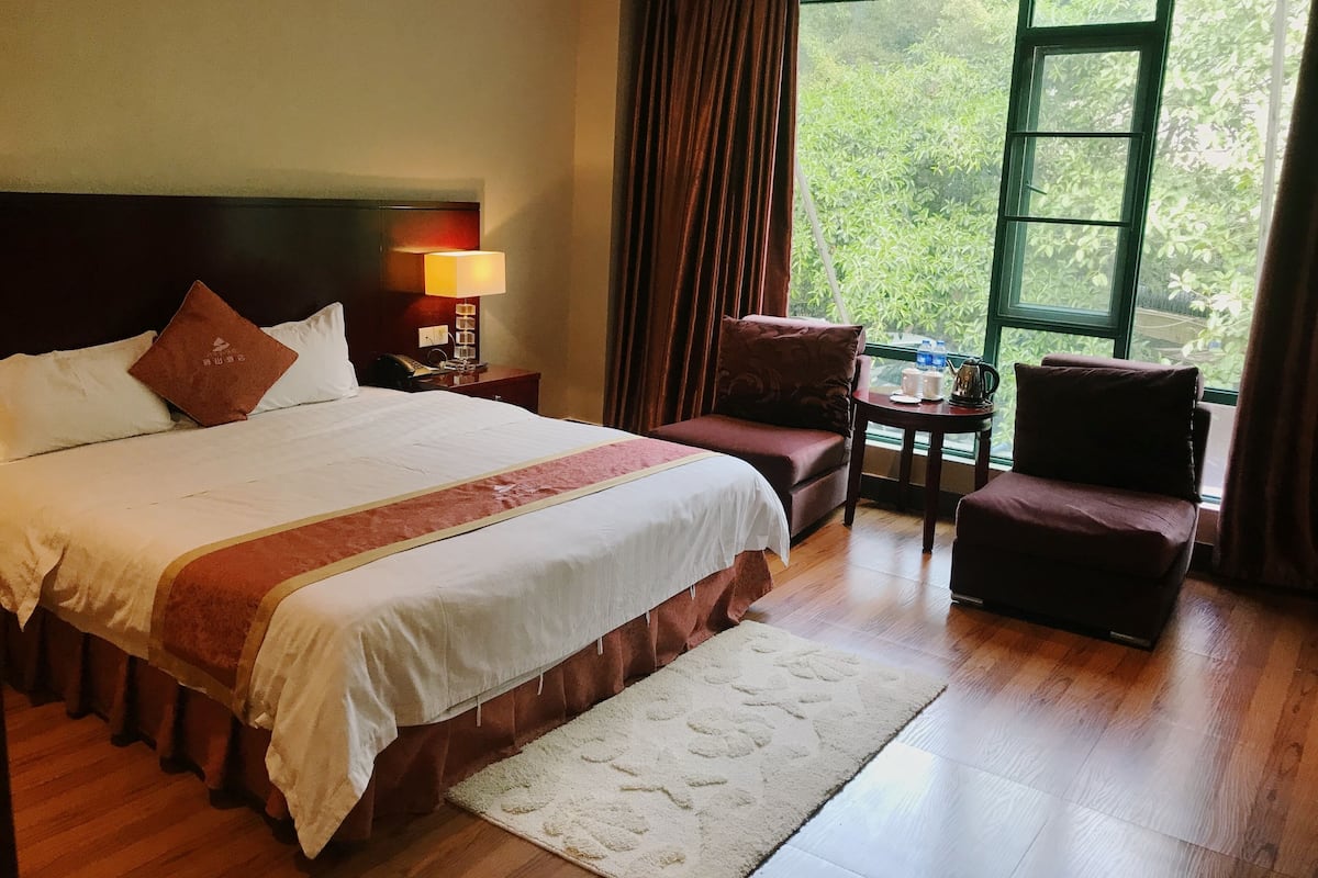 Blackout curtains, rollaway beds, free WiFi, bed sheets