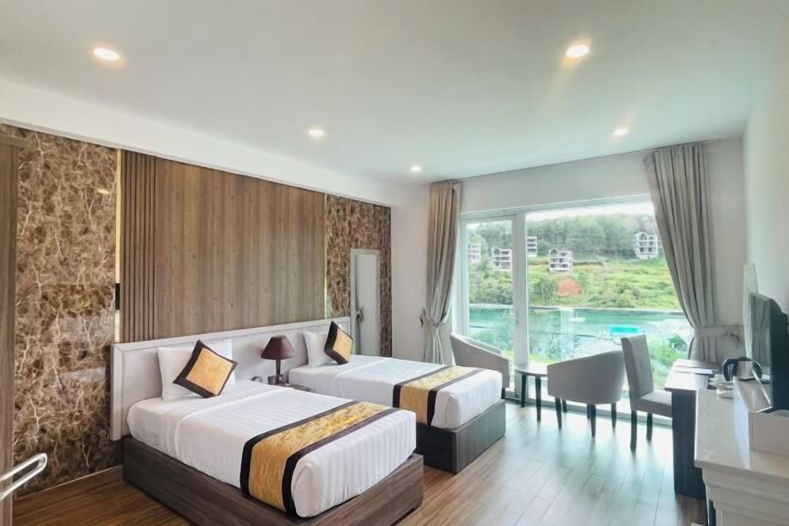 迷你吧、客房内保险箱、特色家居、办公桌