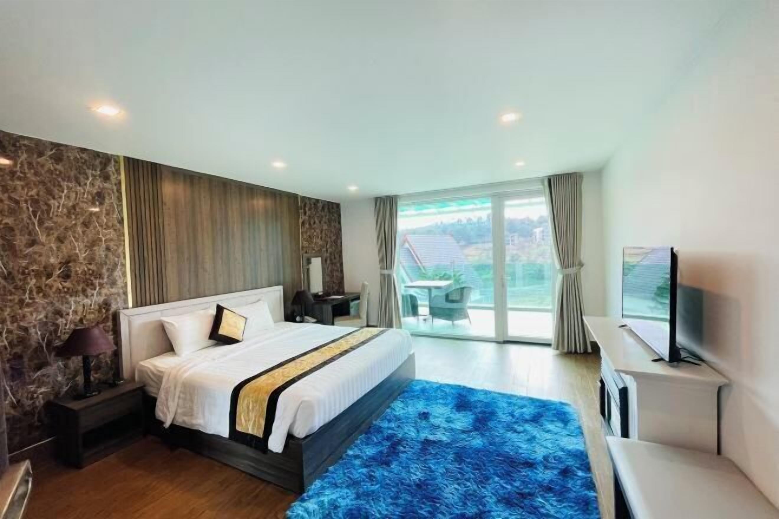 迷你吧、客房内保险箱、特色家居、办公桌