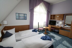 Desk, soundproofing, rollaway beds, free WiFi