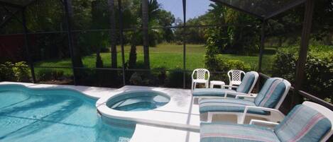 Familienvilla, Whirlpool, zum Garten hin | Wellness