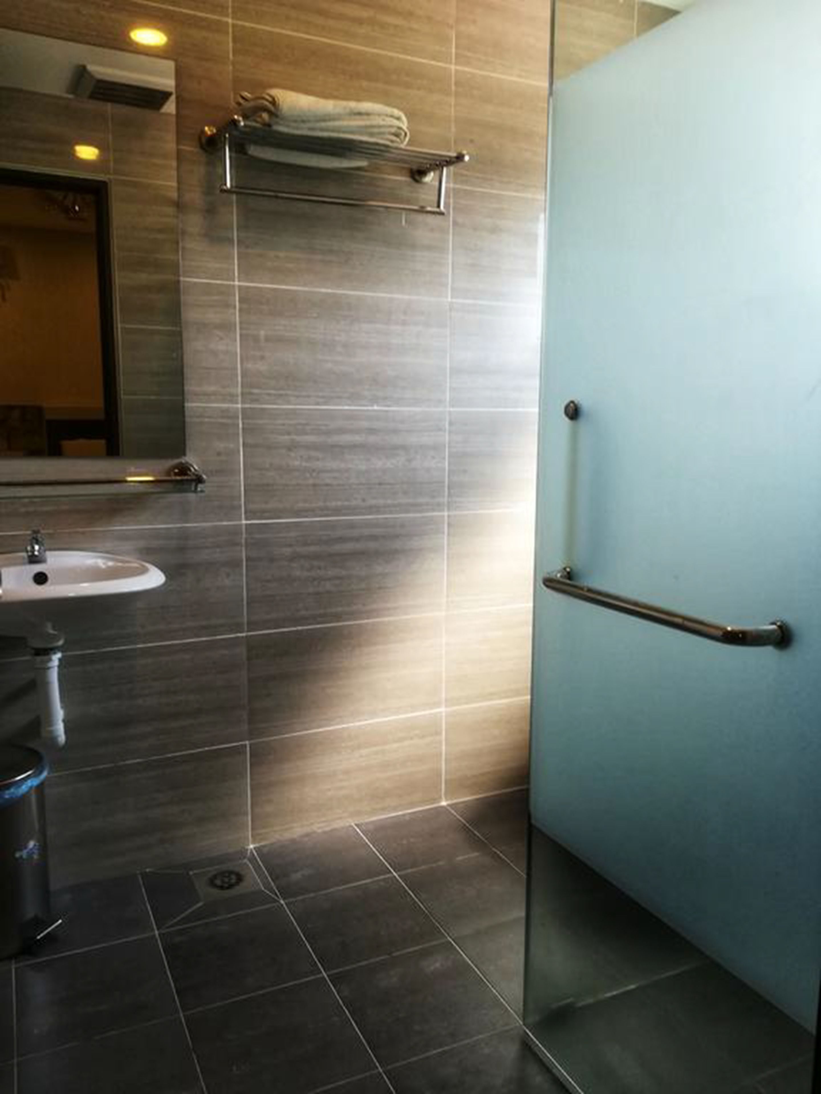 family suite | bathroom | shower, free toiletries, hair dryer, towels