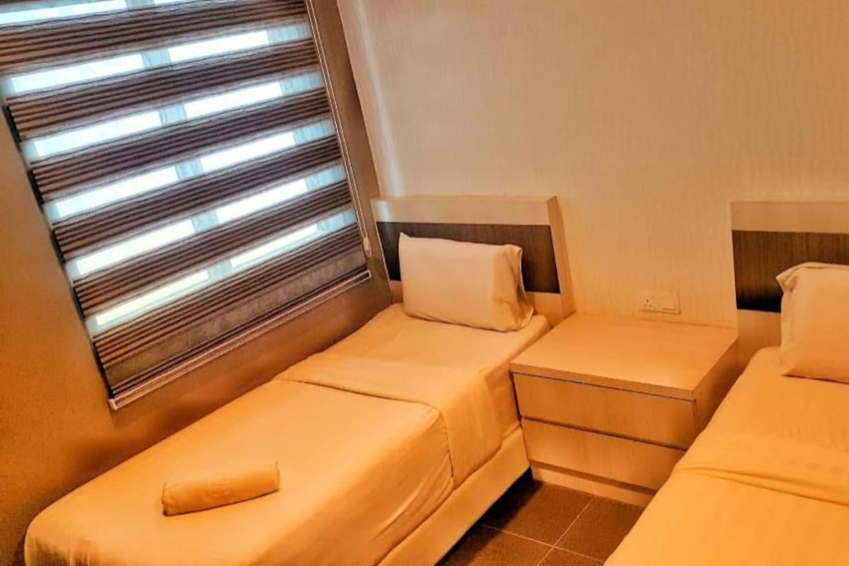 Desk, iron/ironing board (on request), WiFi (free), bed sheets