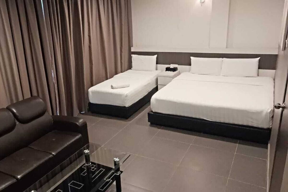 Family Suite | Meja, seterika/papan seterika, Wi-fi percuma, cadar katil 