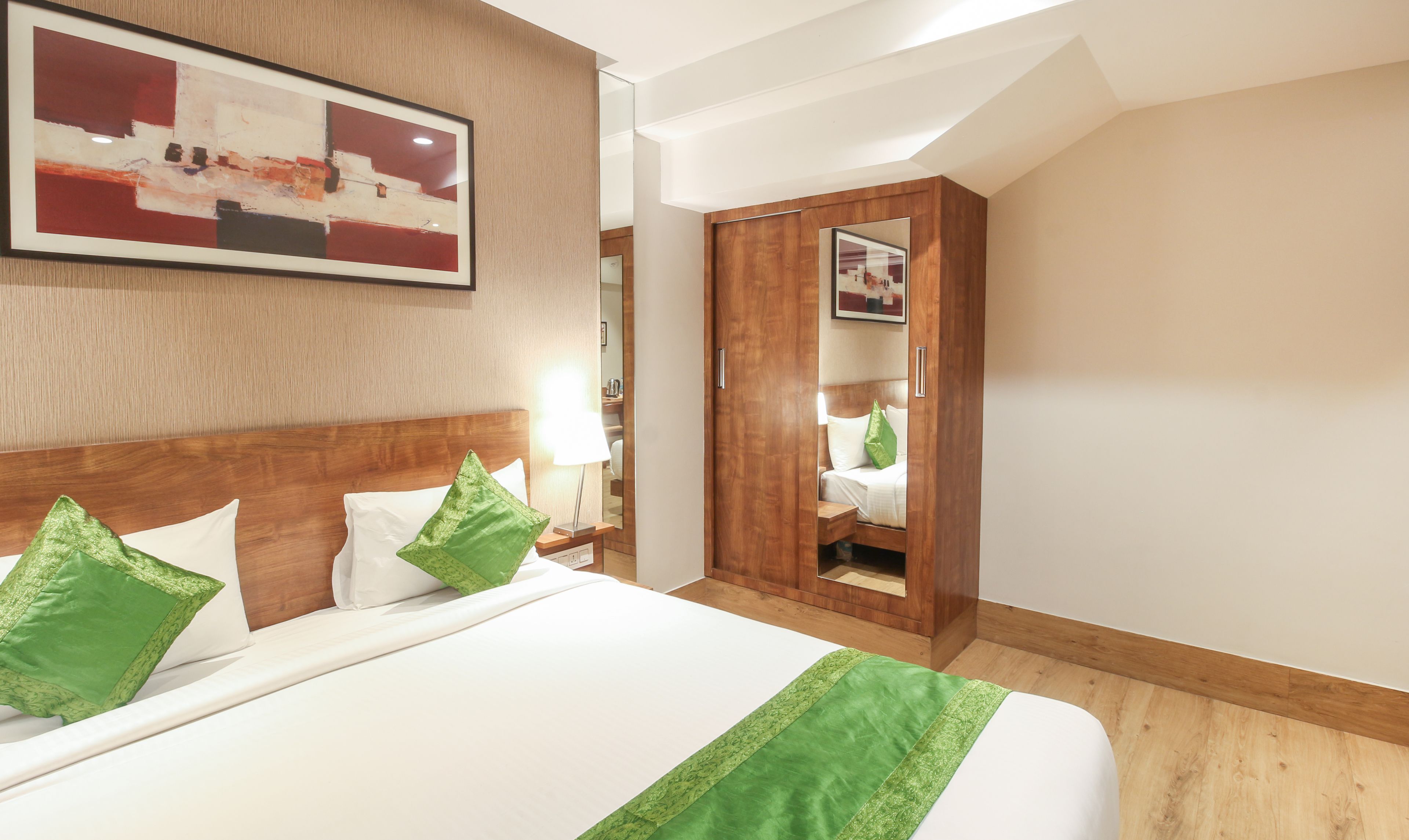 deluxe room | desk, soundproofing, iron/ironing board, free wifi