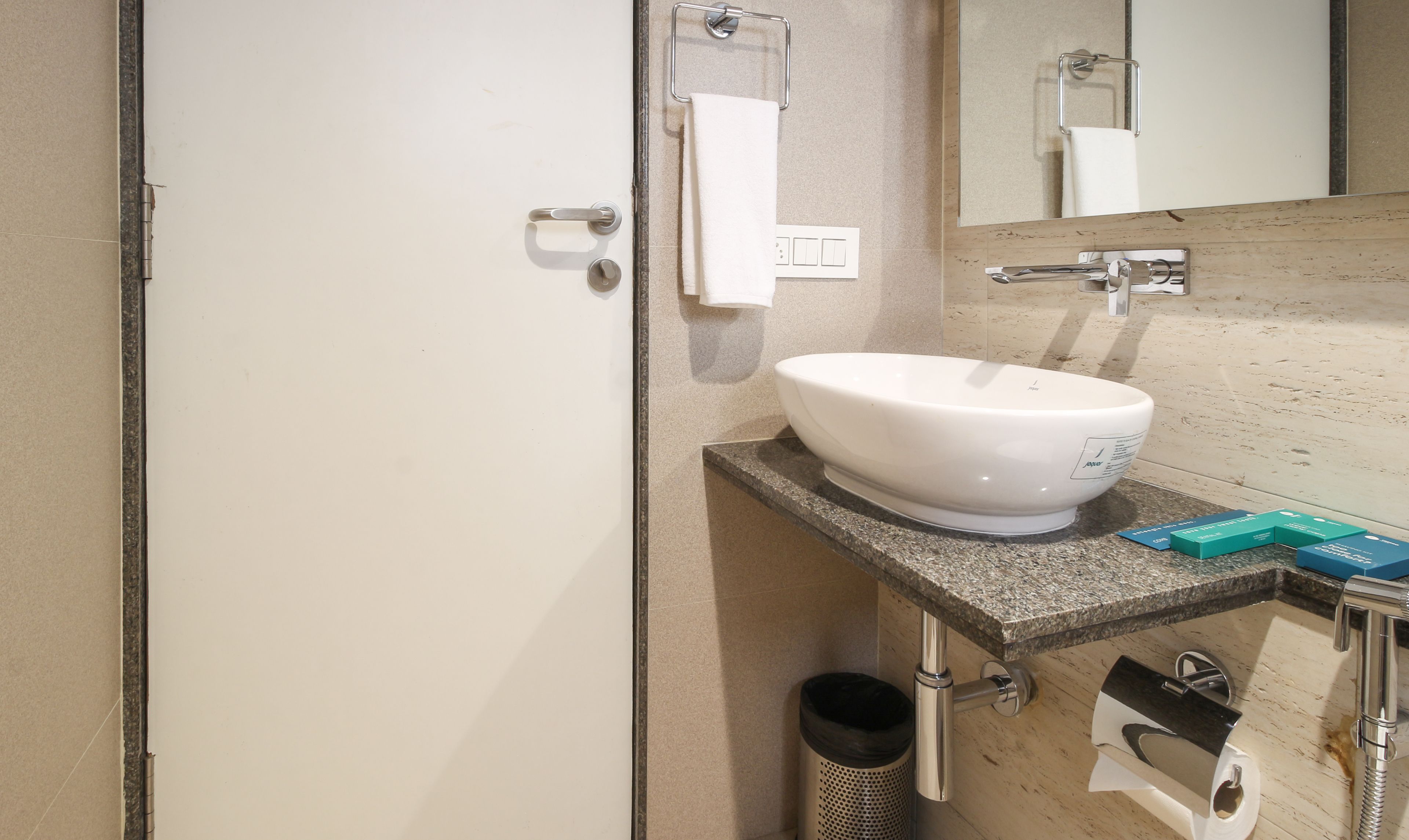 standard room | bathroom | shower, free toiletries, towels, soap