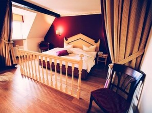 1 bedroom, in-room safe, desk, blackout curtains