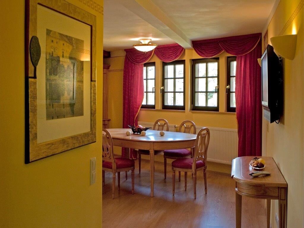 Coffres-forts dans les chambres, bureau, rideaux occultants
