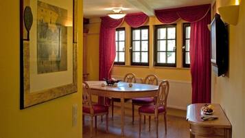 Coffres-forts dans les chambres, bureau, rideaux occultants