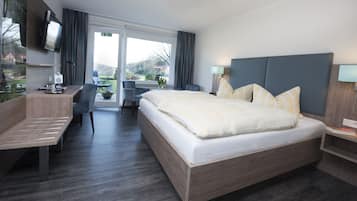 Comfort-Doppelzimmer, Terrasse | Schreibtisch, laptopgeeigneter Arbeitsplatz, kostenloses WLAN