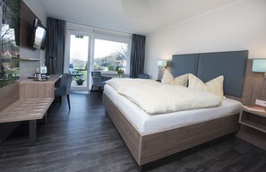 Comfort Double Room, Patio | Desk, laptop workspace, free WiFi, bed sheets