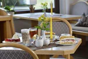 供应晚餐，地方菜