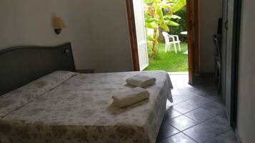 Meja kerja, Wi-Fi gratis, dan seprai linen