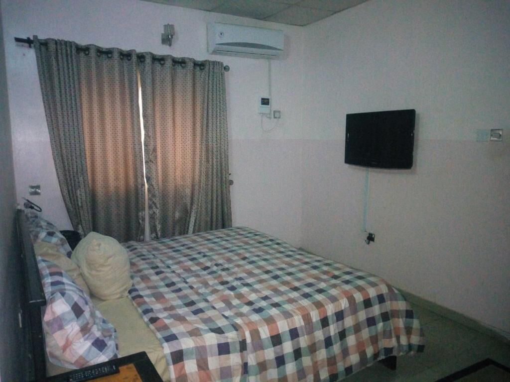 Desk, laptop workspace, free WiFi, bed sheets