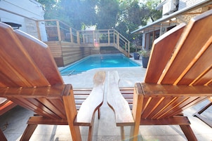 2 piscinas al aire libre, sillones reclinables de piscina