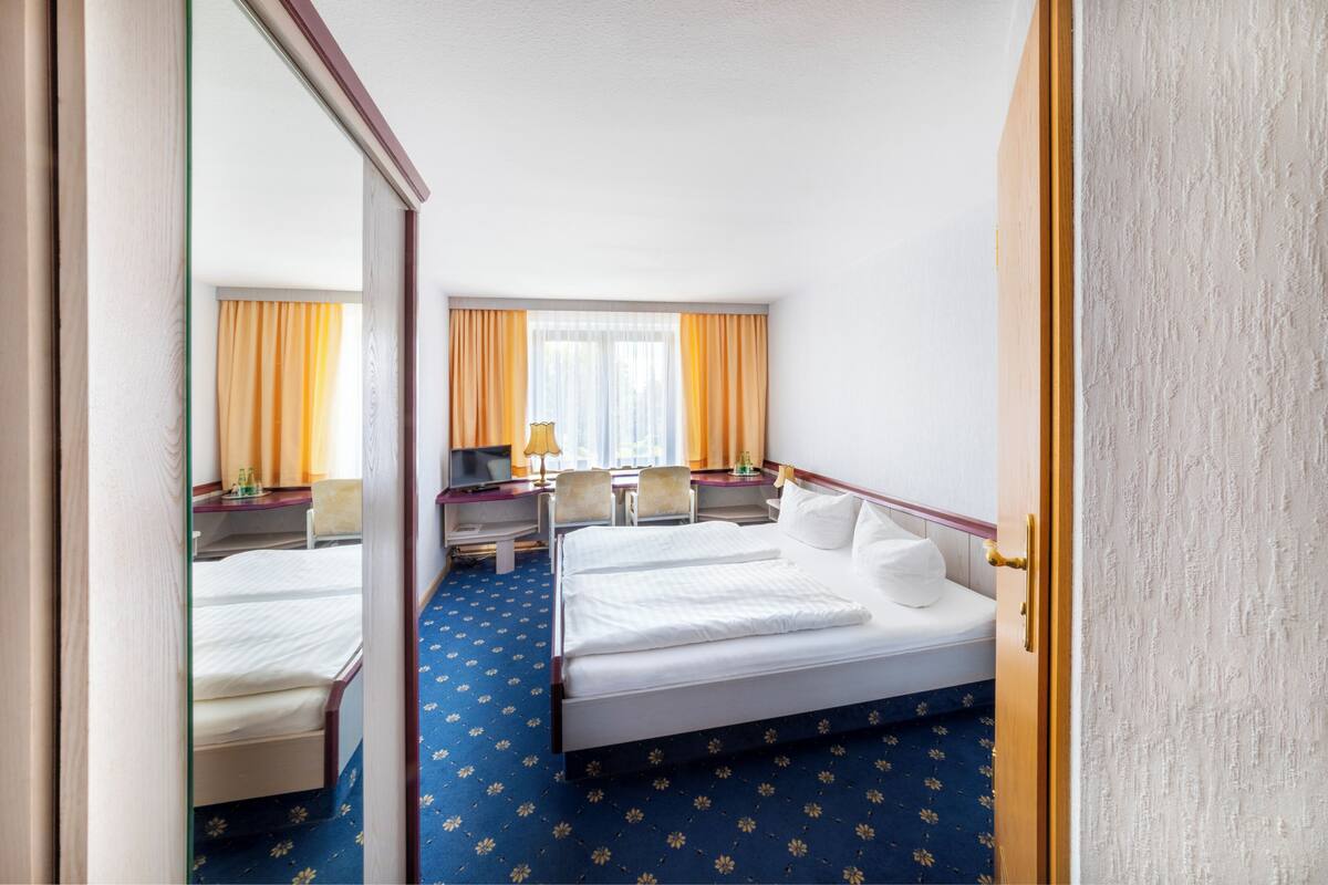 double room | iron/ironing board, free wifi, bed sheets