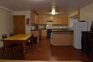 Comfort House, Multiple Bedrooms | Dapur peribadi | Peti sejuk, ketuhar gelombang mikro, ketuhar, dapur 