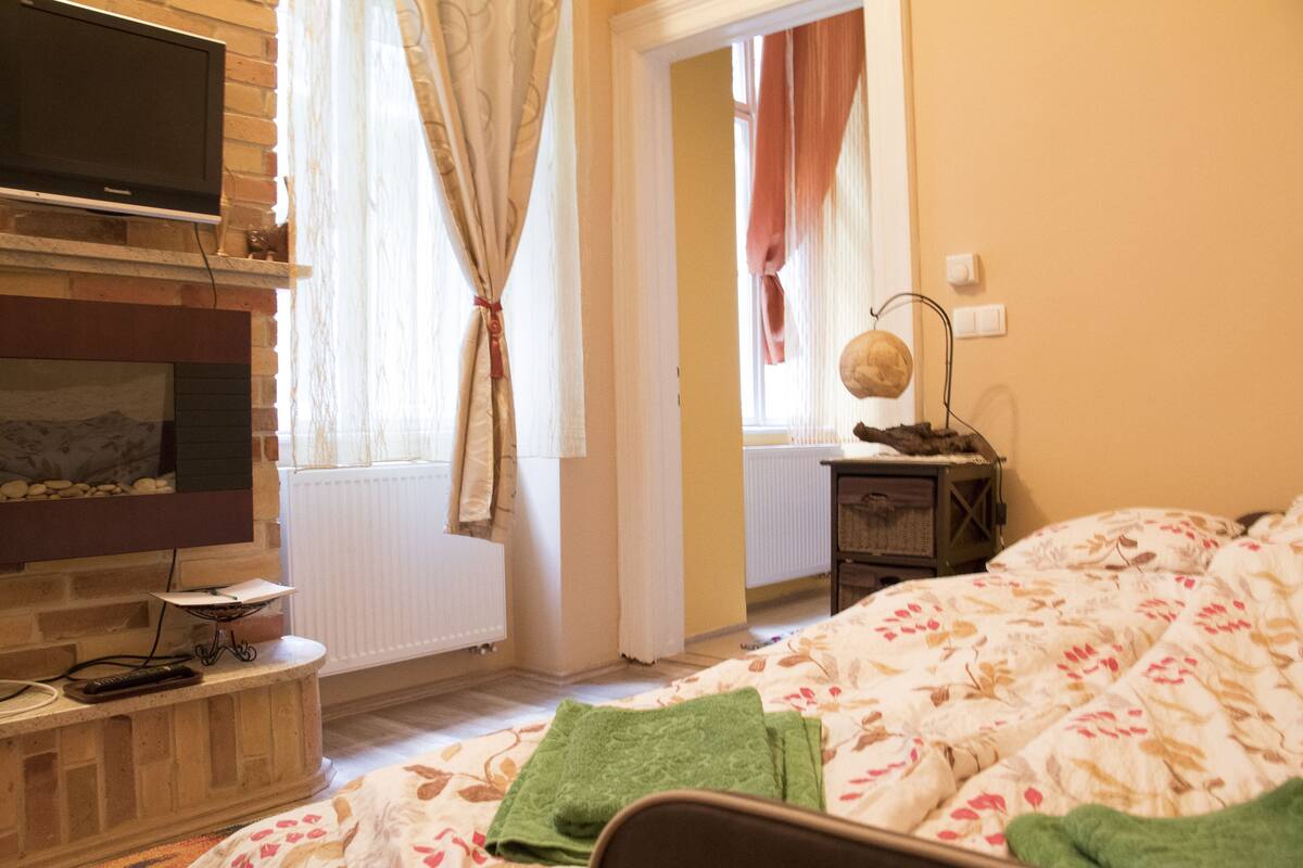 Orient Deluxe Small Apartment | Verdunkelungsvorhänge, kostenloses WLAN, Bettwäsche