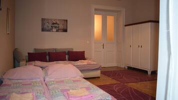 Orient Deluxe Big Apartment with balcony | Blendingsgardiner, wi-fi (inkludert) og sengetøy