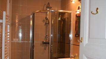 Orient Deluxe Big Apartment with balcony | Bathroom | Shower, free toiletries, hair dryer, towels