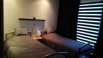 Apartment | 6 bedrooms, in-room safe, free WiFi, bed sheets