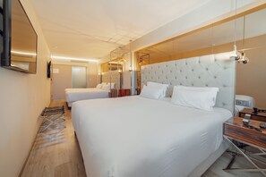 Habitación familiar | Minibar, caja fuerte, cortinas opacas y sistema de insonorización