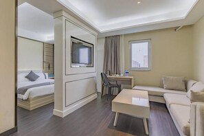 Deluxe Double Room | Desk, blackout curtains, soundproofing, iron/ironing board - Xana Lite Hotelle Shunyi (Shunyi)