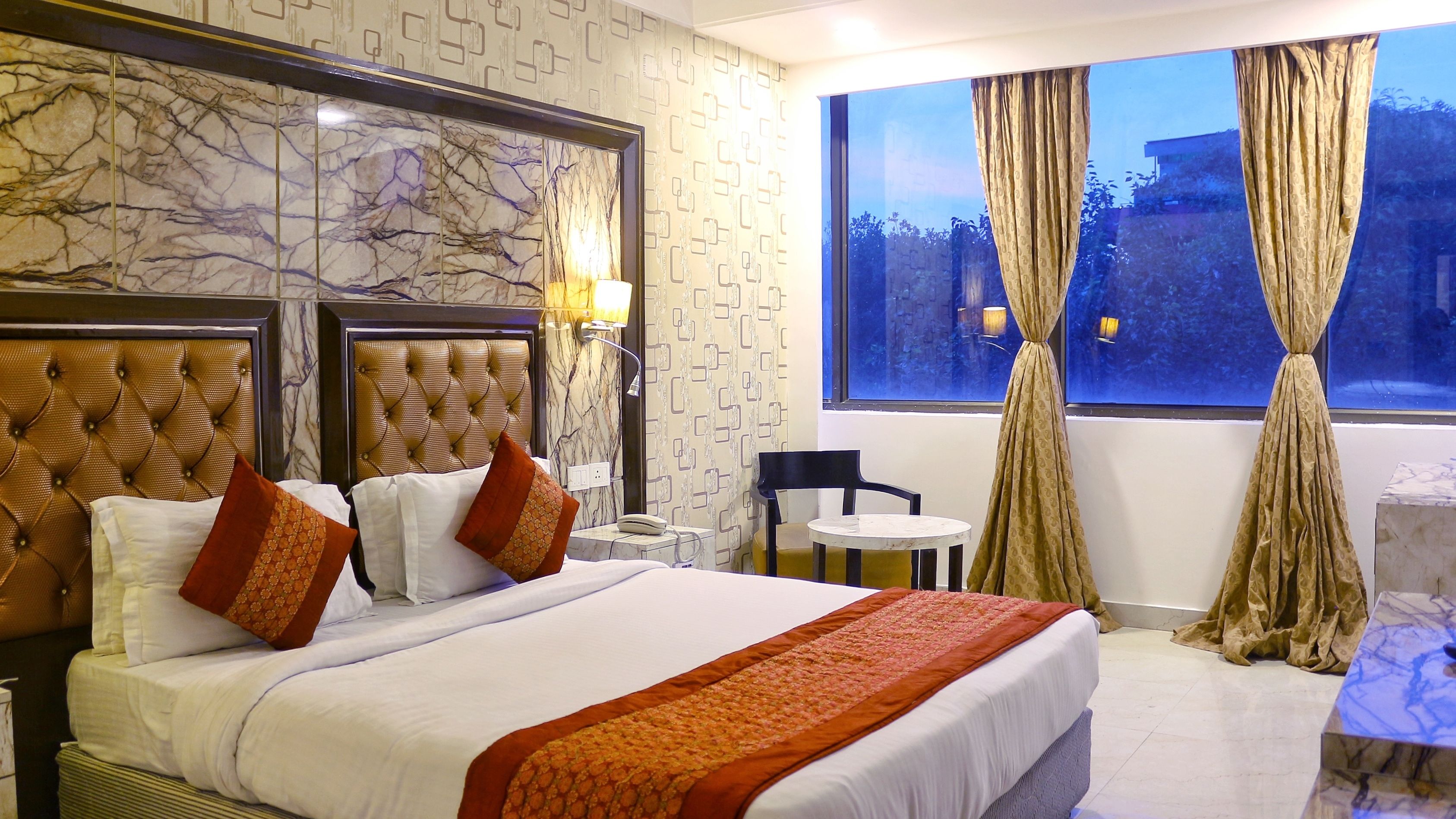 Deluxe Double Room, 1 Queen Bed, Non Smoking | Cots/infant beds, free WiFi