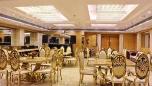 Restaurant - Hotel Surya Grand (New Delhi)
