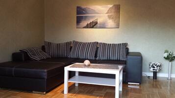 Townhome, 4 Bedrooms, Non Smoking, Garden View | Living room | Flat-screen TV, DVD player