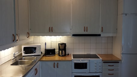 Refrigerador, microondas, horno, placa de cocina