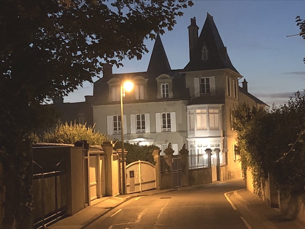 Façade de l’hébergement - soirée/nuit